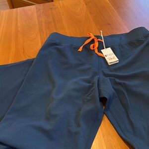 NWT Figs Livingston Basic Scrub Pants